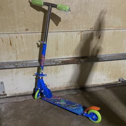 Small kidsscooter 