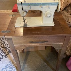 Singer, sewing machine 258