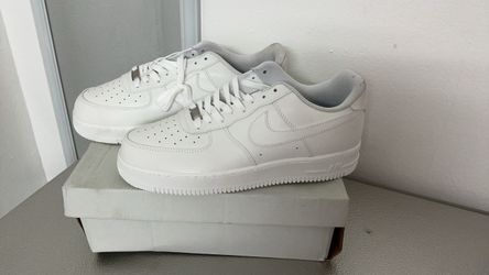 White Nike Air Force’s