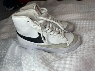 Nike blazers Size 3.5