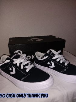 Converse Kids'/Adult Day One Classic Sneakers - Black/White 
MEN'S 3
WOMEN'S 4.5
KIDS 3