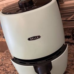Bella 2 Qt Air fryer 