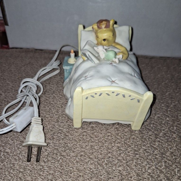 CHARPENTE DISNEY CLASSIC WINNIE THE POOH IN BED NIGHT LIGHT #65032 - HAND PAINTED