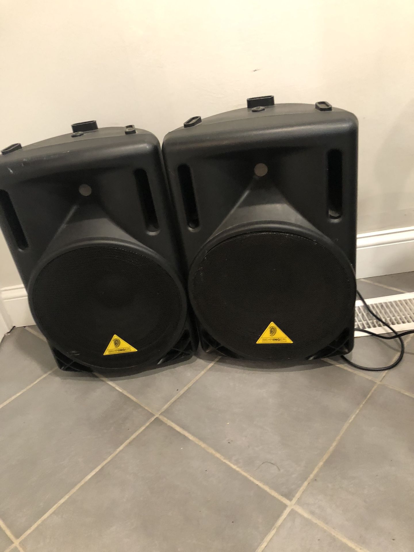 12 Inches Behringer Power Speaker