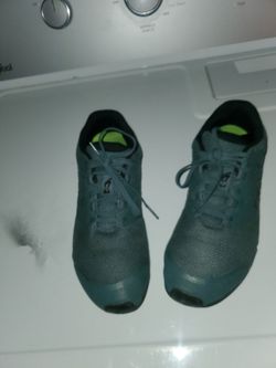 MENS GREAT CONDITION NIKE INOV WEIGHT LIFTING SNEAKERS.  MENS SIZE 8.