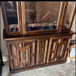 Beautiful China Hutch With Shelf’s And Cabinet 