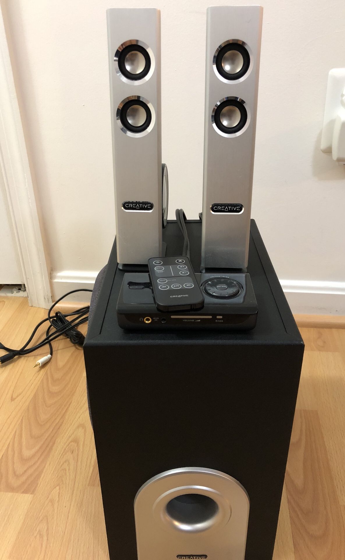 Excellent speakers Creative I-TRIGUE L3800 with sub-woofer and remote