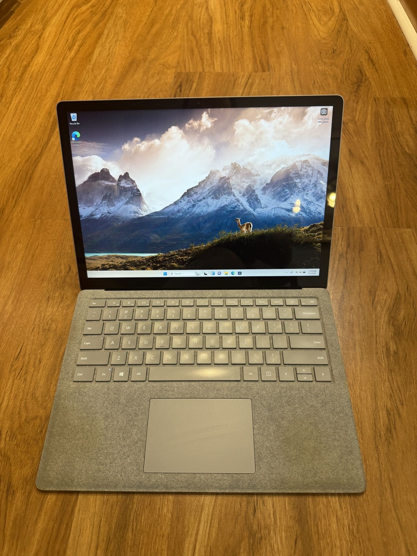 Microsoft Surface Pro Book 2 core i7 7th gen 8GB Ram 256GB SSD Windows 11 Pro 15” UHD Touch Screen Laptop with charger in Excellent Working condition!