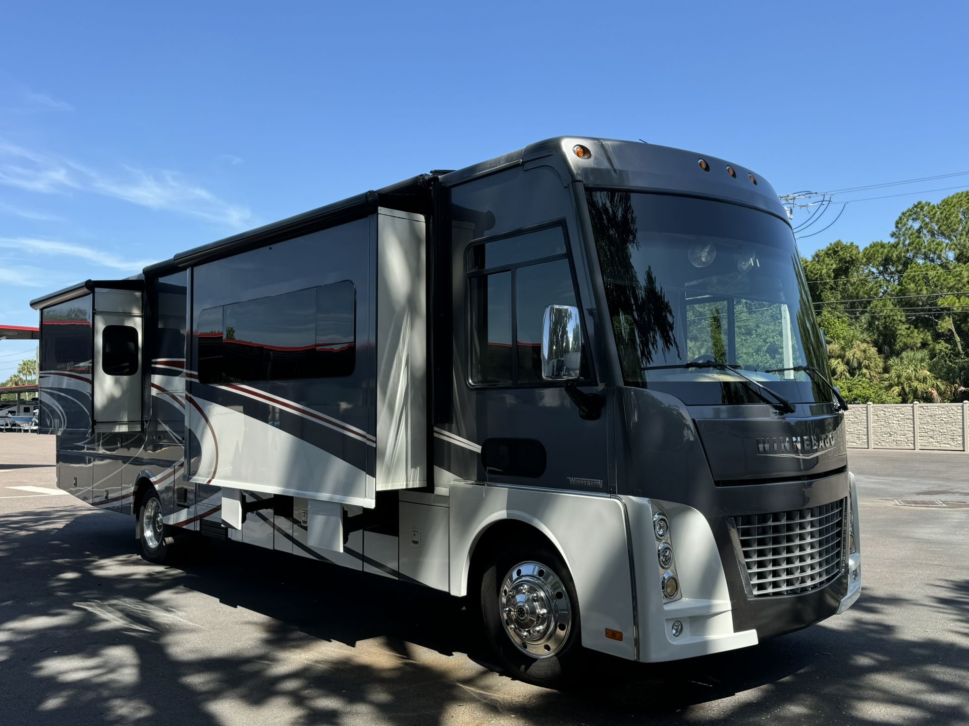 2016 Winnebago Suncruiser 37F