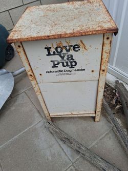 Dog Feeder