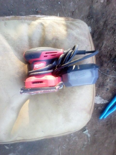 Milwaukee Sander 1/4 Corded