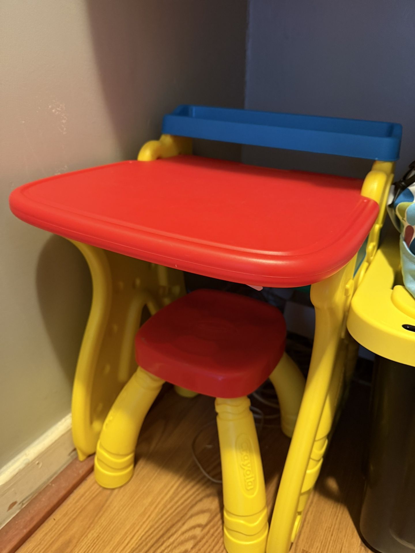 Kids Crayola Desk/ Dry Erase Board With Stool