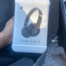Beat solo 4 Brand New $90