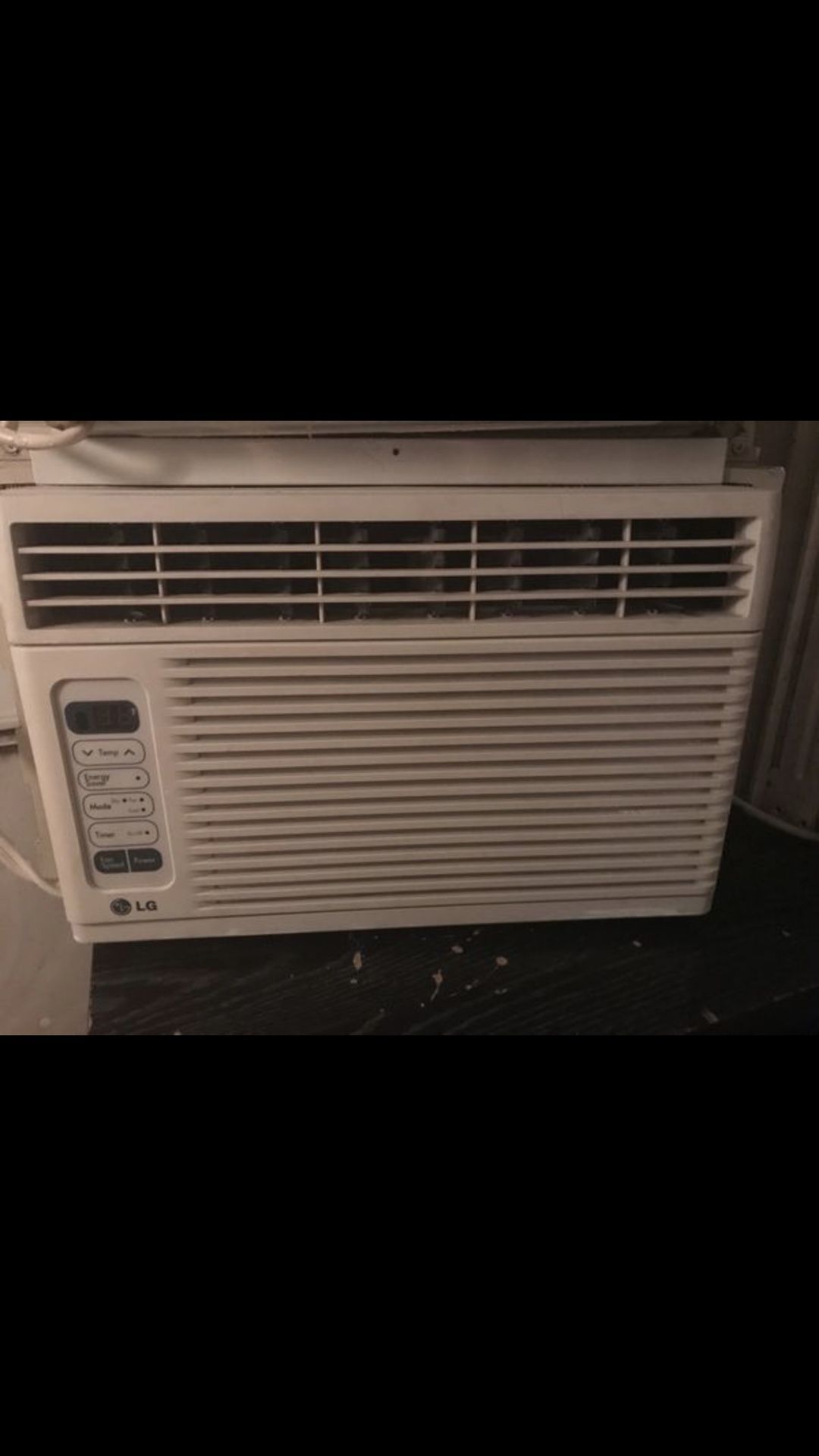 6500 BTU air conditioner in great condition blows cold air