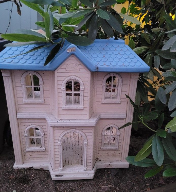 Little Tykes Large DollHouse