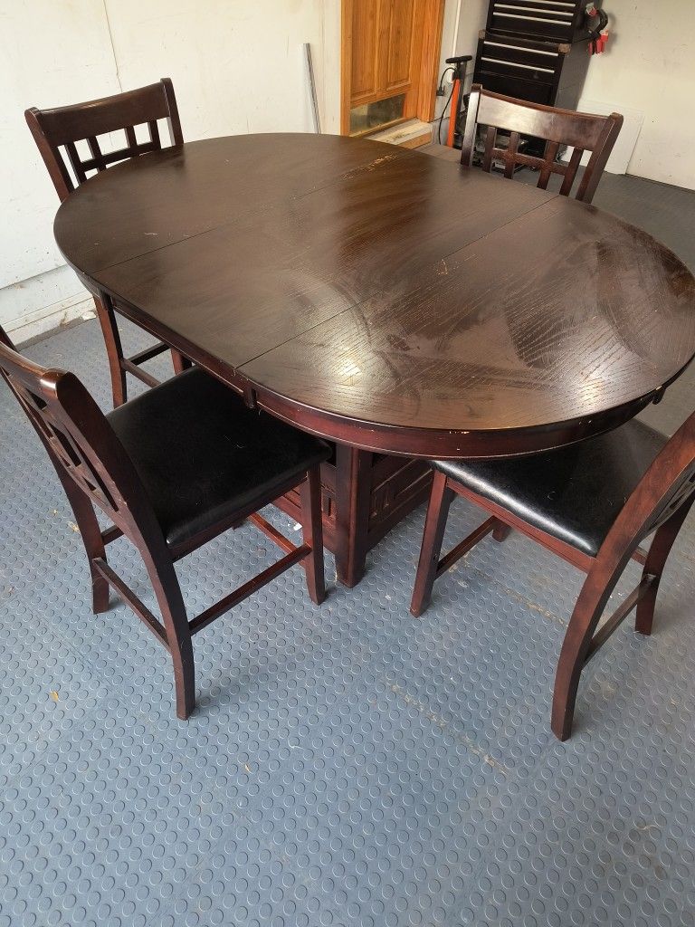 Kitchen Table And Chairs/ High Table With 4 Chairs