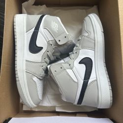 Jordan 1 Mid light Smoke