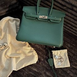 Birkin Green TogoLeather with Palladium Hardware. Excellent condition, comes with accessories.