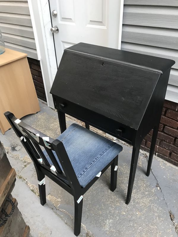 Small Desk And Chair For Sale In Lakewood Oh Offerup
