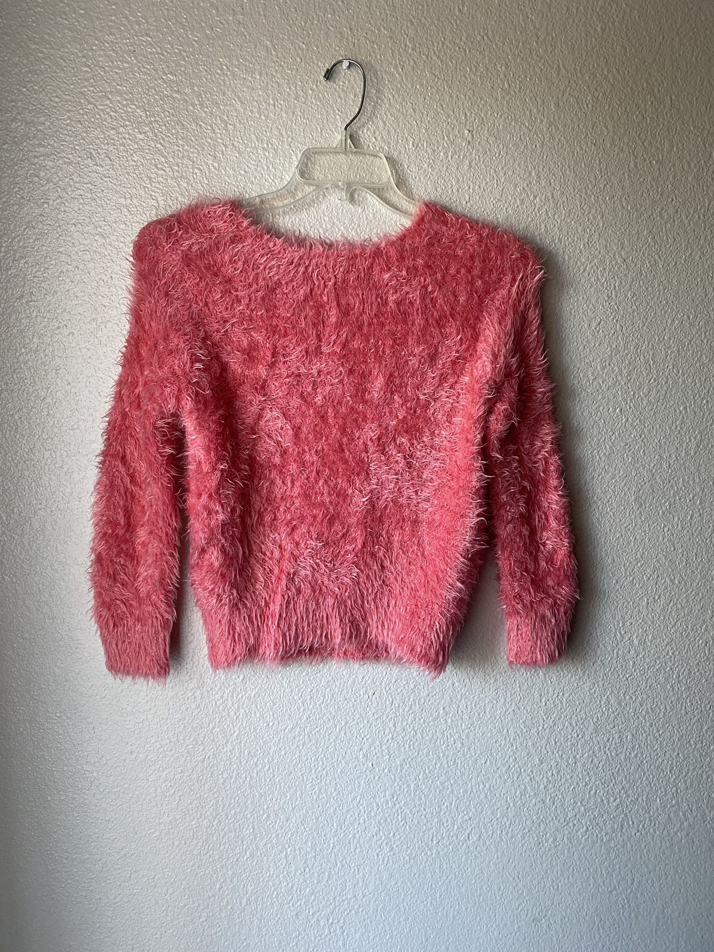 Brand new woman’s Forever 21 brand pink fuzzy sweater up for sale 