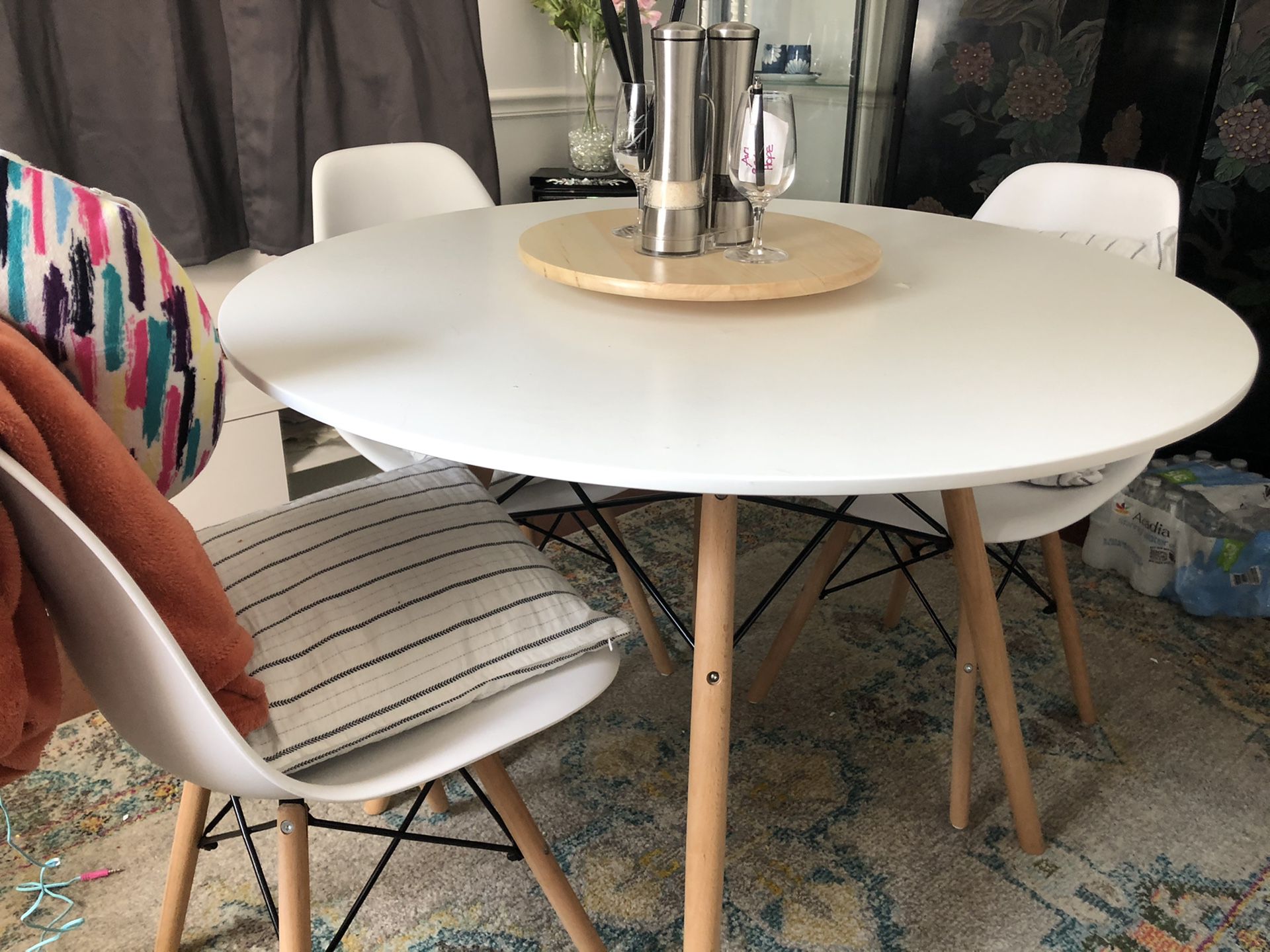 USED - Good condition dining table and 4 chairs.