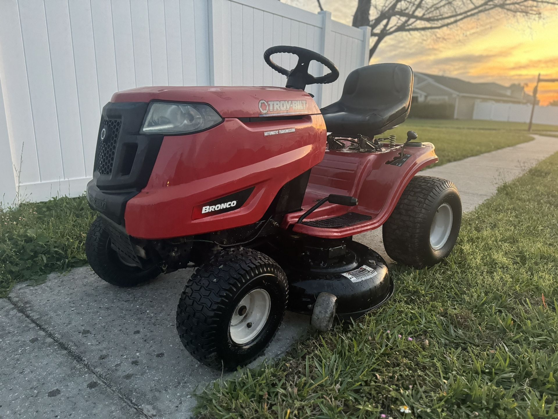 Troy Bilt Bronco 42” Riding Mower *Free delivery