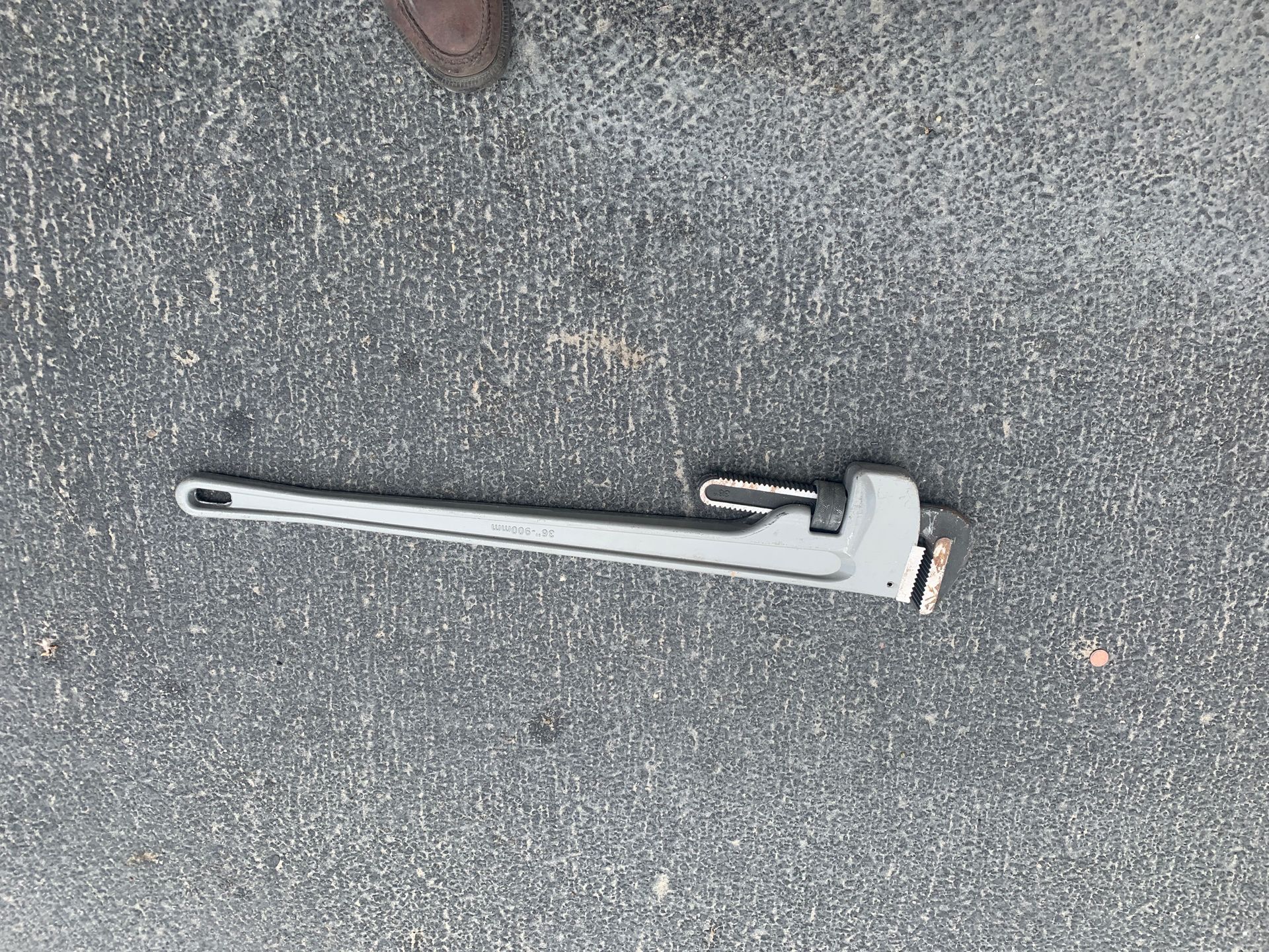 36" aluminum heavy duty pipe wrench