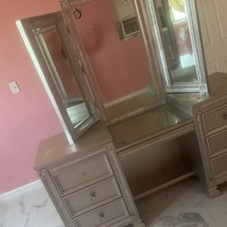  Make Up Vanity