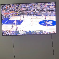 VIZIO 50” TV W/Remote