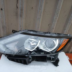 2017-2019 Nissan Rogue Sport S Headlight Left Driver Side Oem