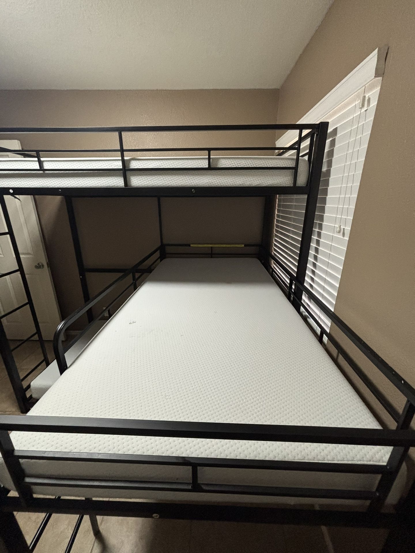 Triple Bunk Bed 