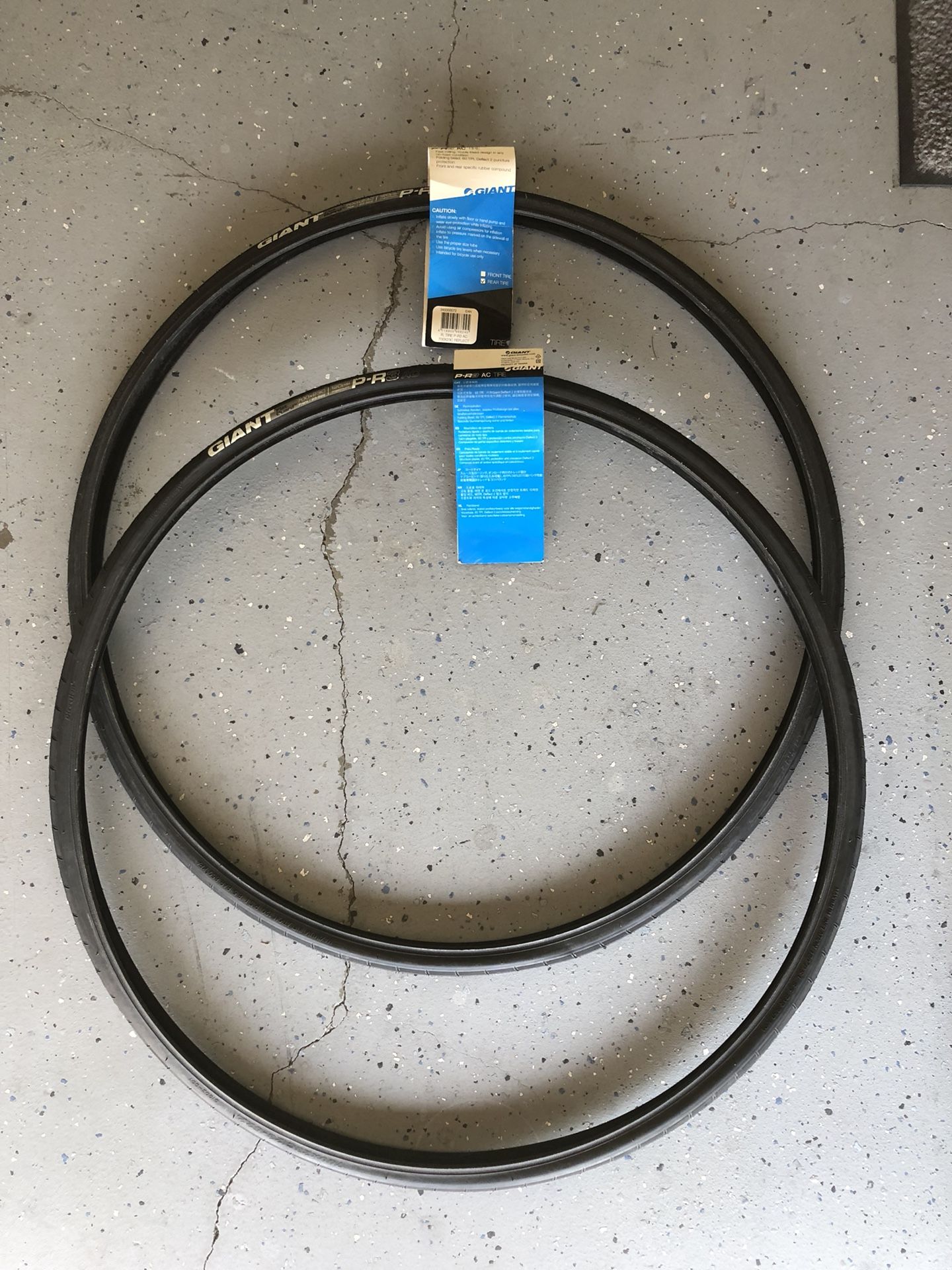 Giant P-R3 AC 700x23c Road Bike Tire Set