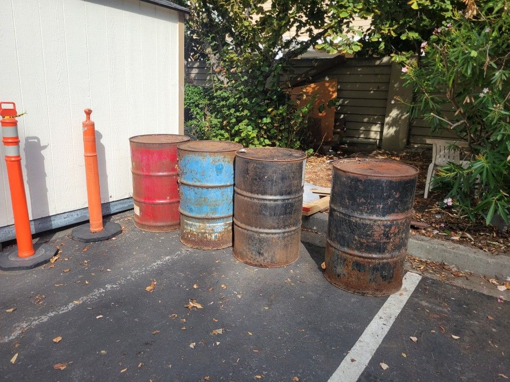 50 Galons Containers For Free