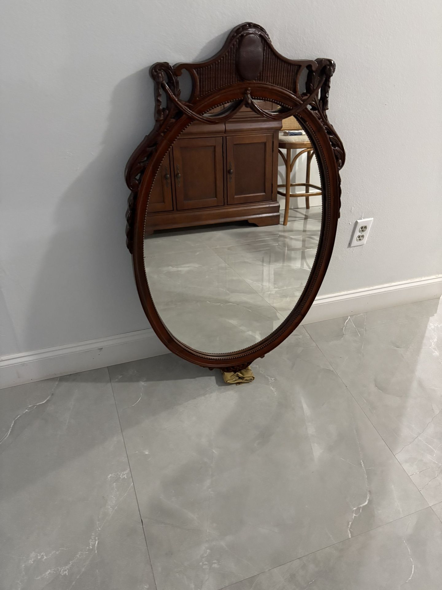 Antique/Vintage Oval Wood Frame Mirror