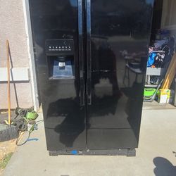 Double Door Refrigerator With Ice Maker 