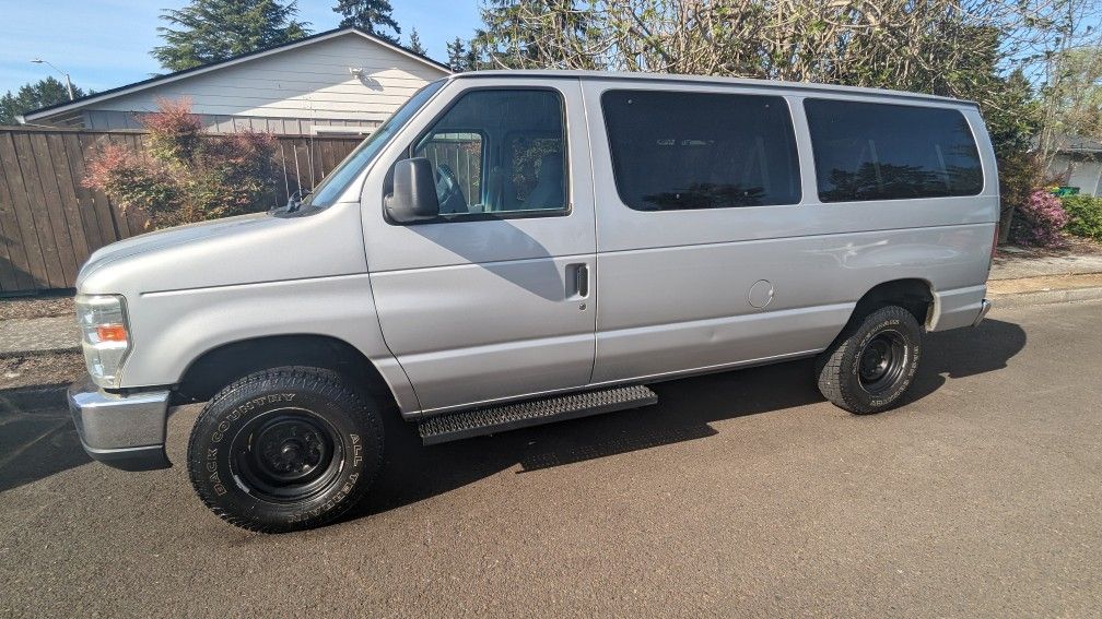 2010 Ford E-350