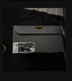 JORDAN 4s Retro thunder