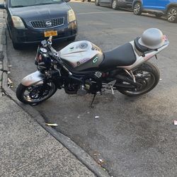 Motorcycle Yamaha R600