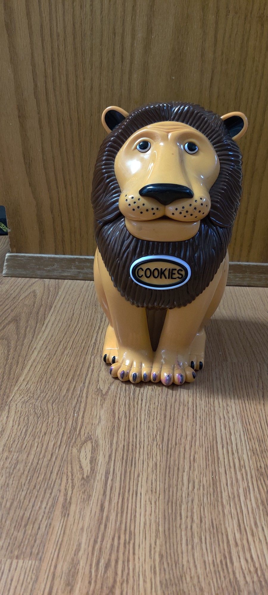 Lion Cookies Jar.
