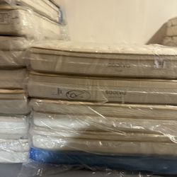 Luxury Saatva & Tempur-Pedic Mattresses – 50-80% Off!     •    Brand New, Minor Blemishes (Nothing That Affects Comfort)     •    King, Queen, Full, T