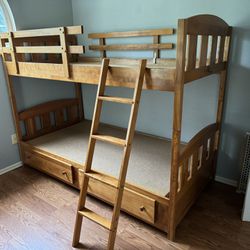 Twin Bunk Beds/with 2 Drawers