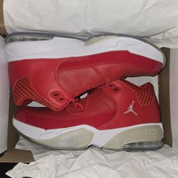 NIKE AIR JORDAN MAX AURA 3 UNIVERSITY RED