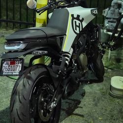 Brand New Husqvarna Vitpilen 401   246mi