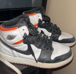 Air Jordan size 7M 1 High Top Sneakers