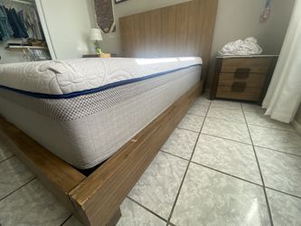 Queen Bed Set Used. 
