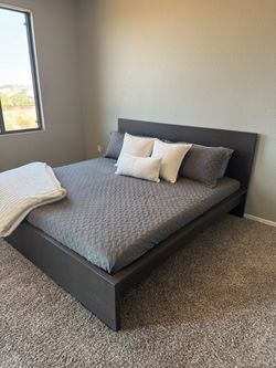 King Bed and mattess