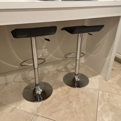 2 Modern Stools