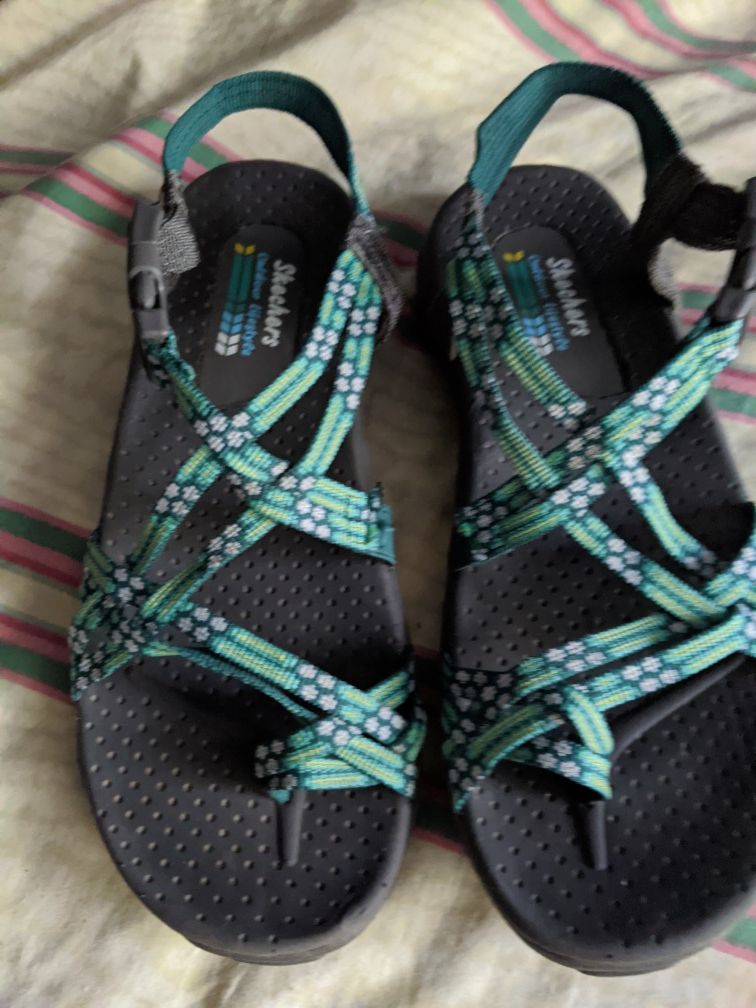 Size 5 women's Sketcher sandals and Converse $22 each or both for $40