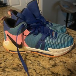 Nike LeBron Witness Size 6Y