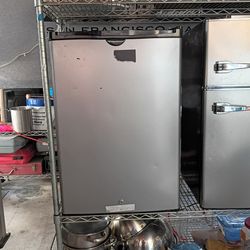 Small fridge 31"x21"x21"deep